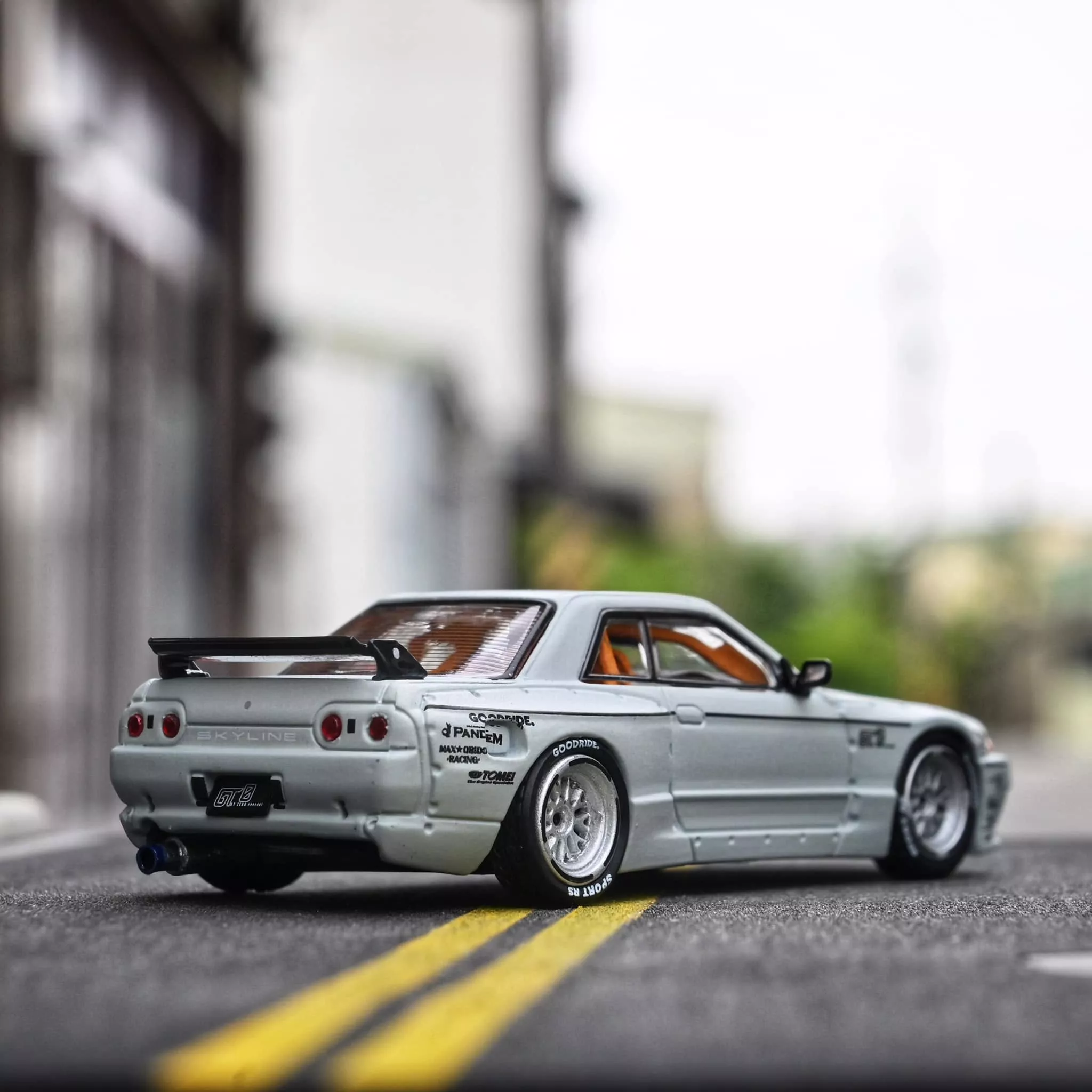 INNO64 1/64 NISSAN SKYLINE GT-R R32 "PANDEM" MATT GREY - Image 4