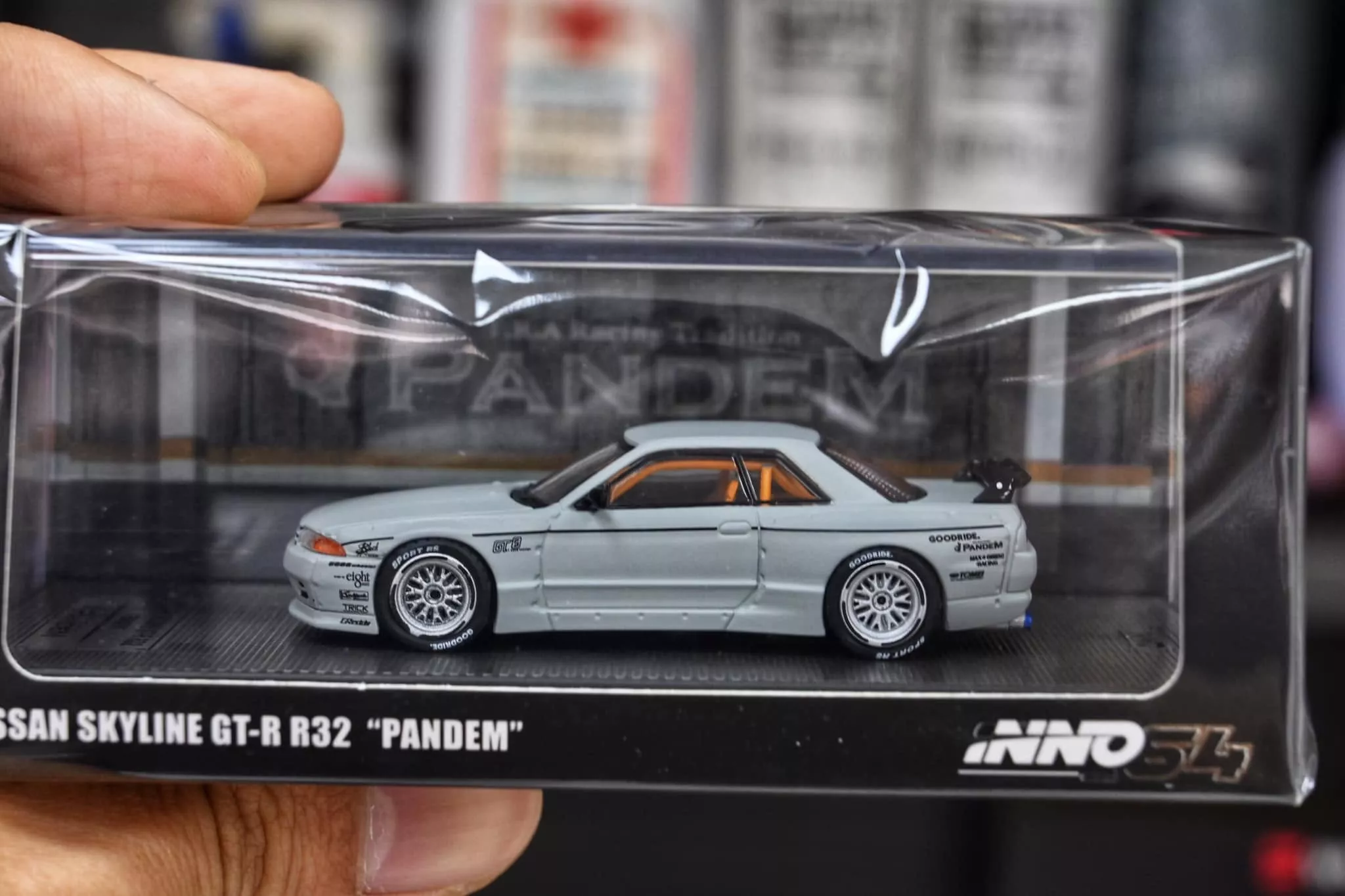 INNO64 1/64 NISSAN SKYLINE GT-R R32 "PANDEM" MATT GREY - Image 3